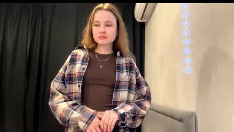 Snapshot of meehunte chatting on 11-25-25, 03:12 Olivia online show from 11-25-25, 03:12