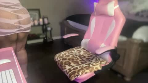 Snapshot of meetsouthernpeach chatting on 11-05-25, 04:23 Southern Peach online show from 11-05-25, 04:23