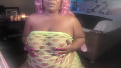 Snapshot of meetsouthernpeach chatting on 11-19-25, 03:50 Southern Peach online show from 11-19-25, 03:50