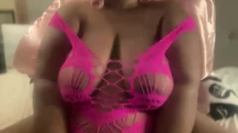 Snapshot of meetsouthernpeach chatting on 11-20-25, 05:07 Southern Peach online show from 11-20-25, 05:07
