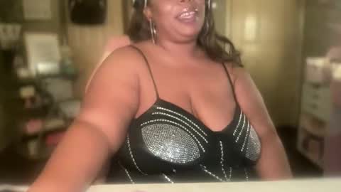 Snapshot of meetsouthernpeach chatting on 12-03-25, 04:49 Southern Peach online show from 12-03-25, 04:49