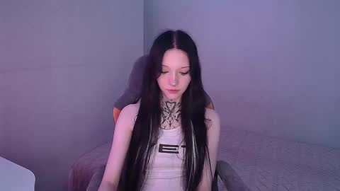 Snapshot of mefwhore chatting on 10-13-25, 04:40 mefwhOre online show from 10-13-25, 04:40