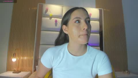 Snapshot of megaan_rouse chatting on 05-01-26, 11:37 megaan_rouse online show from 05-01-26, 11:37