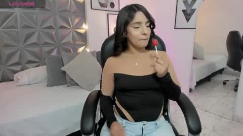 Snapshot of megan__monroe chatting on 04-28-26, 10:26 megan__monroe online show from 04-28-26, 10:26