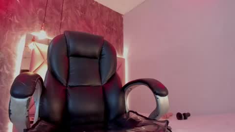 Snapshot of megan_and_clohe chatting on 05-13-26, 06:38 M E G A N online show from 05-13-26, 06:38