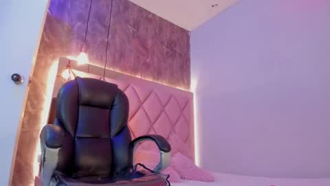 Snapshot of megan_and_clohe chatting on 05-30-26, 06:49 M E G A N online show from 05-30-26, 06:49