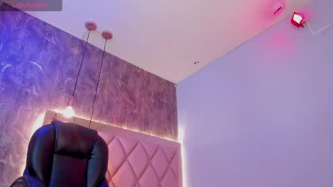 Snapshot of megan_and_clohe chatting on 05-31-26, 06:20 M E G A N online show from 05-31-26, 06:20