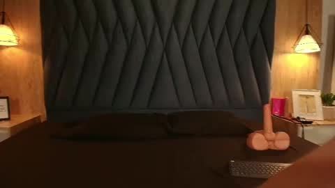 Snapshot of megan_beaumontx chatting on 05-28-26, 08:06 M E G A N online show from 05-28-26, 08:06