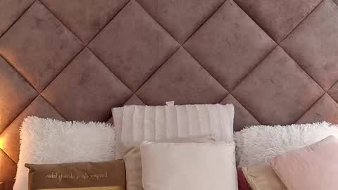 Megan Blazee  online show from 11-24-25, 08:03