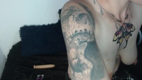 Megan and sophi online show from 09-18-25, 02:02