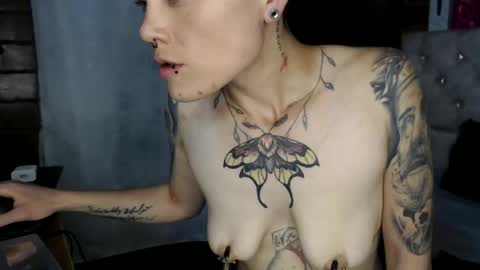 Snapshot of megan_coop3r_ chatting on 06-11-26, 02:53 Megan and sophi online show from 06-11-26, 02:53