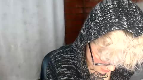 Snapshot of megan_coop3r_ chatting on 07-19-26, 06:39 Megan and sophi online show from 07-19-26, 06:39