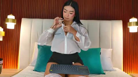 Snapshot of megan_cruzgb chatting on 05-19-26, 12:33 Carolina Paez online show from 05-19-26, 12:33