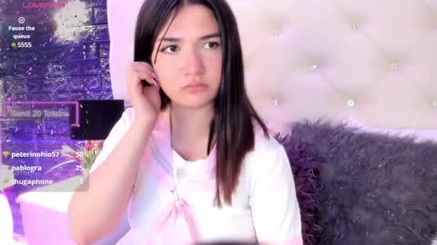 Snapshot of megan_devon chatting on 12-13-24, 04:05 online show from 12-13-24, 04:05