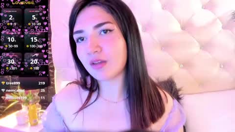 Snapshot of megan_devon chatting on 12-17-24, 06:09 online show from 12-17-24, 06:09