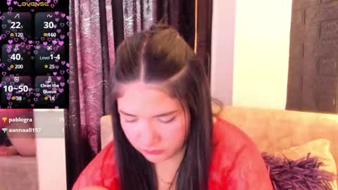 Snapshot of megan_devon chatting on 12-18-24, 03:00 online show from 12-18-24, 03:00