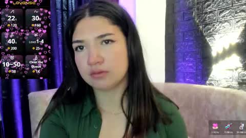 Snapshot of megan_devon chatting on 12-23-24, 11:47 online show from 12-23-24, 11:47