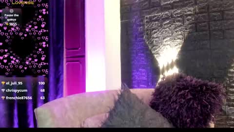 Snapshot of megan_devon chatting on 12-23-24, 05:54 online show from 12-23-24, 05:54