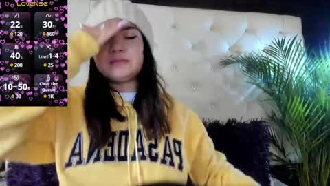 Snapshot of megan_devon chatting on 12-24-24, 11:28 online show from 12-24-24, 11:28