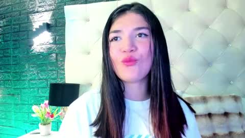 Snapshot of megan_devon chatting on 01-17-25, 02:39 online show from 01-17-25, 02:39