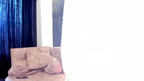 Snapshot of megan_devon chatting on 01-17-25, 05:41 online show from 01-17-25, 05:41