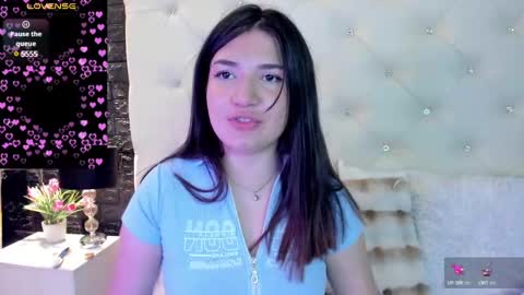 Snapshot of megan_devon chatting on 01-21-25, 01:43 online show from 01-21-25, 01:43