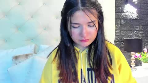 Snapshot of megan_devon chatting on 01-24-25, 05:53 online show from 01-24-25, 05:53