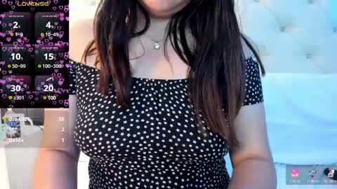 Snapshot of megan_devon chatting on 01-25-25, 02:47 online show from 01-25-25, 02:47