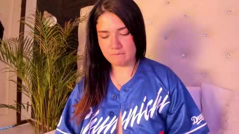 Snapshot of megan_devon chatting on 01-31-25, 06:14 online show from 01-31-25, 06:14