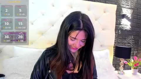 Snapshot of megan_devon chatting on 02-05-25, 11:44 online show from 02-05-25, 11:44