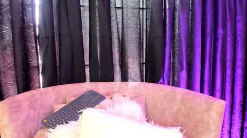 Snapshot of megan_devon chatting on 02-12-25, 05:37 online show from 02-12-25, 05:37