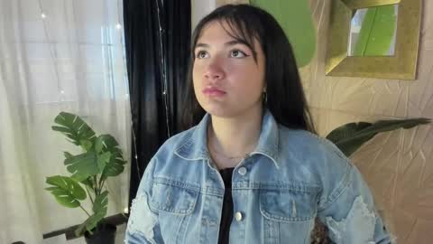 Snapshot of megan_devon chatting on 02-20-25, 11:42 online show from 02-20-25, 11:42