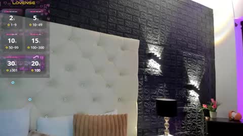 Snapshot of megan_devon chatting on 03-06-25, 12:19 online show from 03-06-25, 12:19