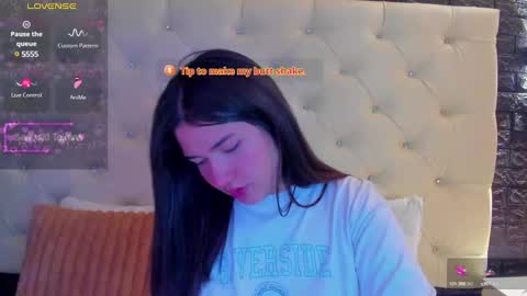 Snapshot of megan_devon chatting on 03-11-25, 11:33 online show from 03-11-25, 11:33