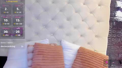 Snapshot of megan_devon chatting on 03-11-25, 05:46 online show from 03-11-25, 05:46