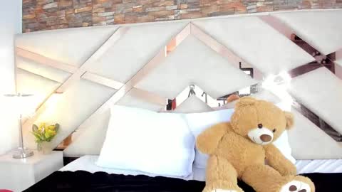 Snapshot of megan_devon chatting on 10-02-25, 04:25 online show from 10-02-25, 04:25