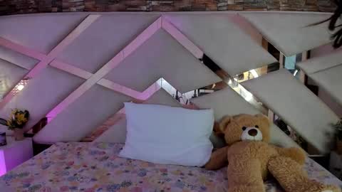 Snapshot of megan_devon chatting on 12-02-25, 12:21 online show from 12-02-25, 12:21