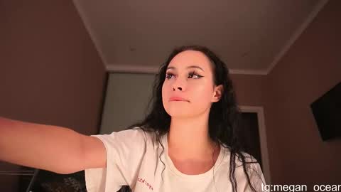 Snapshot of megan_galactica chatting on 11-04-25, 05:45 Megan online show from 11-04-25, 05:45