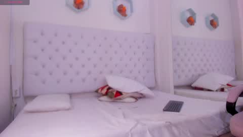 Megan online show from 04-09-26, 11:43