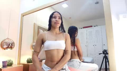 Snapshot of megan_siner chatting on 10-25-25, 12:13 Megan Siner online show from 10-25-25, 12:13