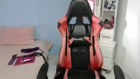 Snapshot of megan_slut1 chatting on 10-12-25, 06:40 Megan online show from 10-12-25, 06:40