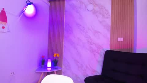 Snapshot of megan_star73 chatting on 01-28-25, 05:03 Megan online show from 01-28-25, 05:03