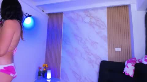 Snapshot of megan_star73 chatting on 02-20-25, 06:13 Megan online show from 02-20-25, 06:13