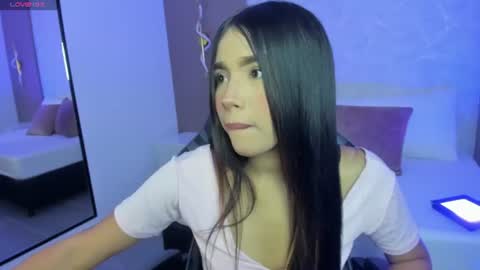 Snapshot of megan_thorp chatting on 06-23-26, 04:21 Sheila online show from 06-23-26, 04:21