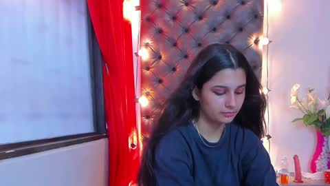 Snapshot of megan_whitte_01 chatting on 01-12-25, 12:12 megan white 01  online show from 01-12-25, 12:12