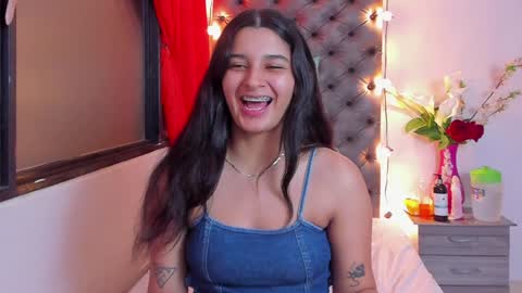 Snapshot of megan_whitte_01 chatting on 01-15-25, 04:25 megan white 01  online show from 01-15-25, 04:25