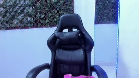 Snapshot of megan_whitte_01 chatting on 02-15-25, 07:06 megan white 01  online show from 02-15-25, 07:06