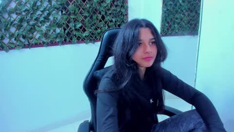 Snapshot of megan_whitte_01 chatting on 02-25-25, 05:30 megan white 01  online show from 02-25-25, 05:30