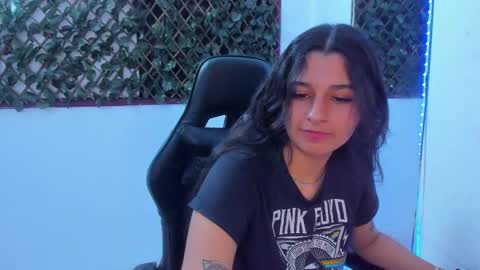Snapshot of megan_whitte_01 chatting on 03-06-25, 04:30 megan white 01  online show from 03-06-25, 04:30