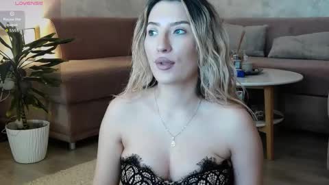 Snapshot of meganblazex chatting on 05-19-26, 06:47 Megan online show from 05-19-26, 06:47